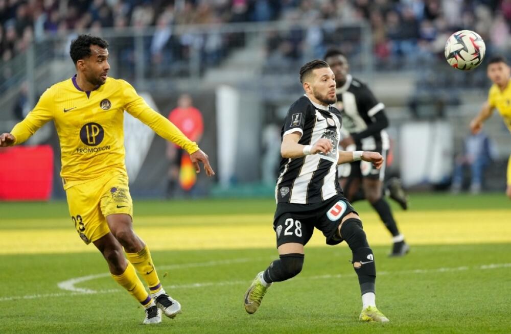 فريد الملالي يرد على أخبار العودة الى البطولة الجزائرية !