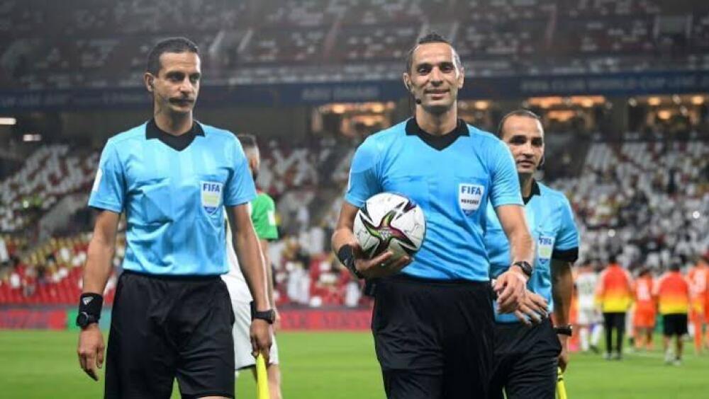 مشاجرة بين لاعبي قطر والحكم غربال بعد مباراة الكويت