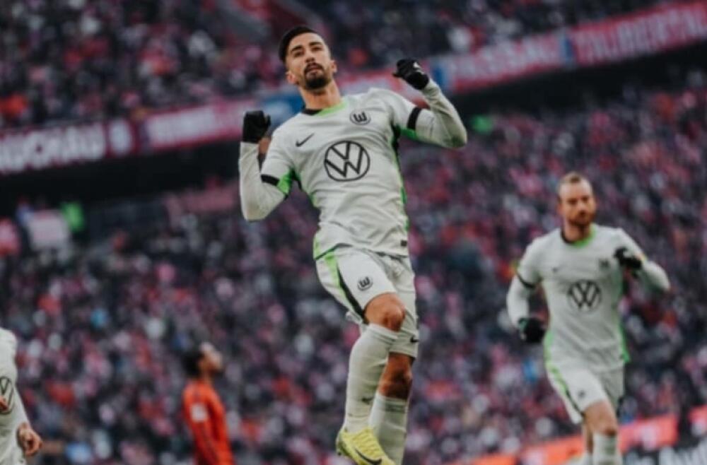 عمورة يتألق أمام بايرن ميونيخ