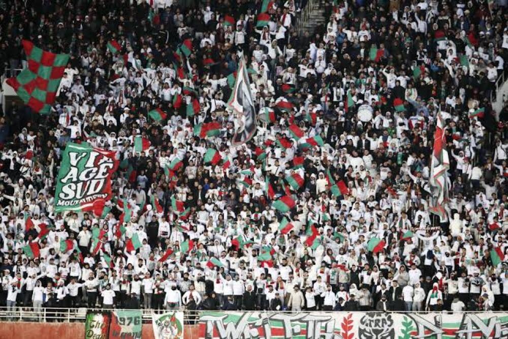 العودة الى المدرجات .. أهازيج أنصار مولودية الجزائر في مباراة بن عكنون